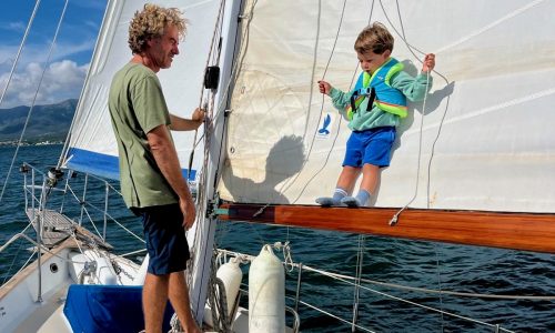 excursiones en velero clásico Butterfly navegando por la Bahía de los Alfacs en el Delta del Ebro.